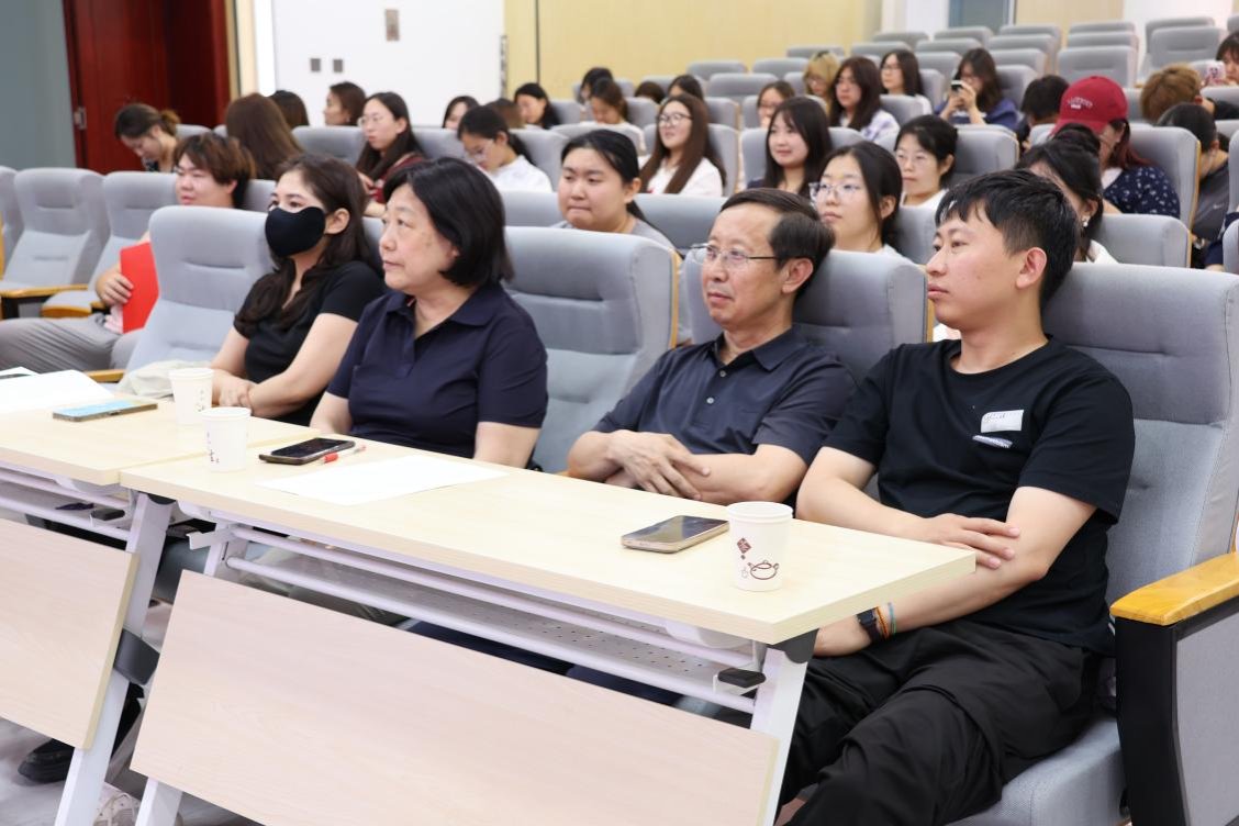 本次活动让同学们走出教室
